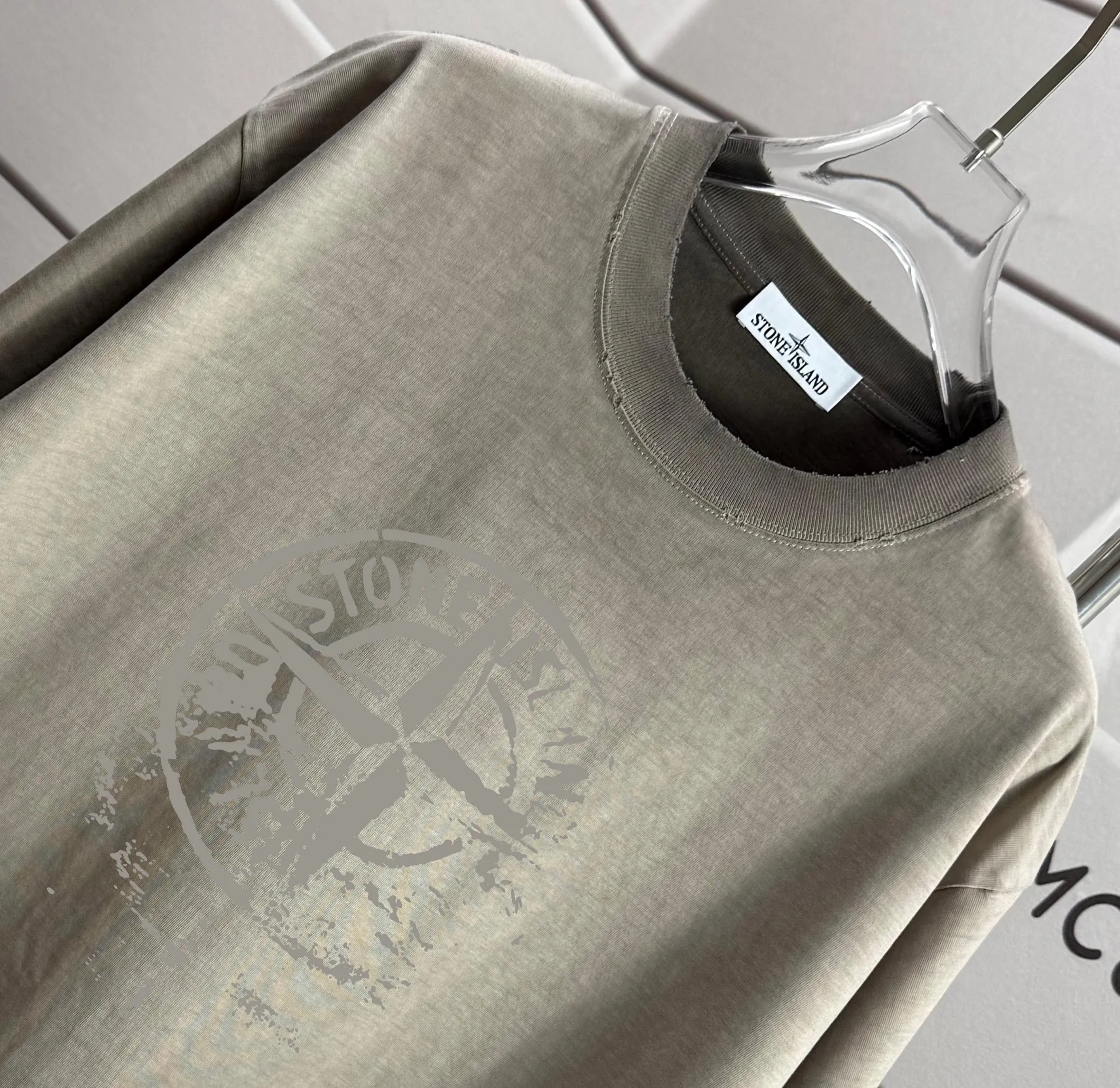 P160 Ston* islan* 石*岛 2025 autumn and winter new style Washed and worn 320g round neck short-sleeved tee Unisex loose version Color: Washed black Washed white Washed gray Brown Size: S M L XL XXL Size: S (90-130 pounds) M (120-150 pounds) L (140-165 pounds) (160-180 catties) XXL (180-210 catties)